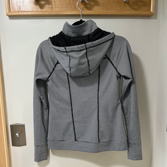 Tangerine • Women’s Collared Hoodie • Black/White Stripe • Size Small - Picture 3 of 9